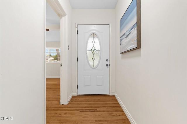 Detail Gallery Image 5 of 37 For 15206 Leadwell St, Van Nuys,  CA 91405 - 4 Beds | 2 Baths