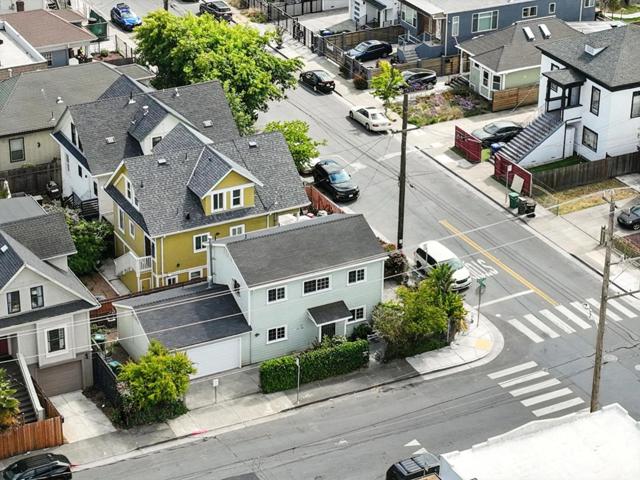 2930 Magnolia Street, Oakland CA: https://media.crmls.org/mediaz/9aeac91a-fa49-462c-95af-fdc8575fc973.jpg
