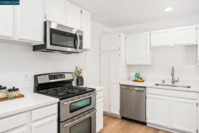3225 Cowell Rd, Concord CA: https://media.crmls.org/mediaz/9aeacba0-d8fa-4489-8b48-e54a946fac5d.jpg