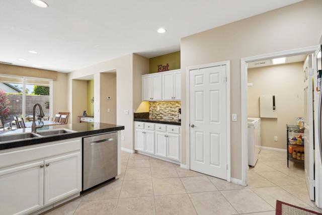 60519 Lace Leaf Court, La Quinta CA: https://media.crmls.org/mediaz/9aeb45e2-6d68-4adb-87ee-2655270b8480.jpg