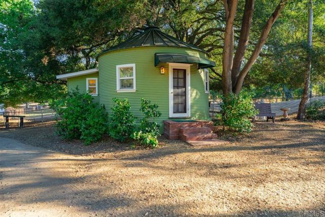 16635 Highland Valley Rd, Ramona CA: https://media.crmls.org/mediaz/9aeb9f14-4b2d-4146-ab77-2ddf4995781c.jpg