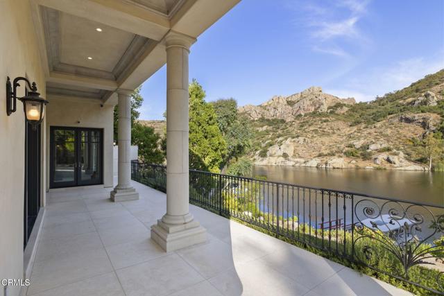 2112 Trentham Road,  CA: https://media.crmls.org/mediaz/9aeba3ff-7f7d-4340-aa77-85eefa3f7bd0.jpg