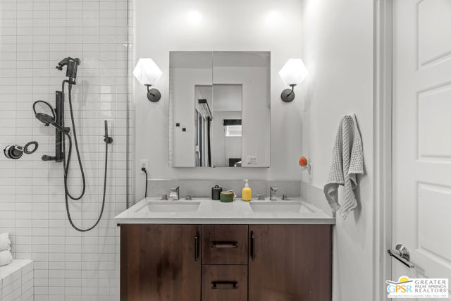 482 Paragon Loop, Palm Springs CA: https://media.crmls.org/mediaz/9aebdd89-4f51-4842-8914-1f444f88d5cb.jpg