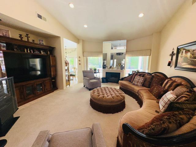 77671 Barons Circle, Palm Desert CA: https://media.crmls.org/mediaz/9aec485a-f59d-407a-bfbf-a4dace311faa.jpg