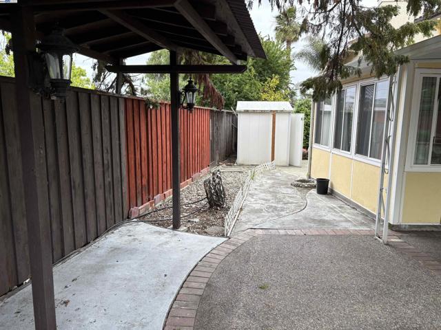 24909 Avocado Ct, Hayward CA: https://media.crmls.org/mediaz/9aec9e38-c03f-4da3-8b84-f121c91788ce.jpg