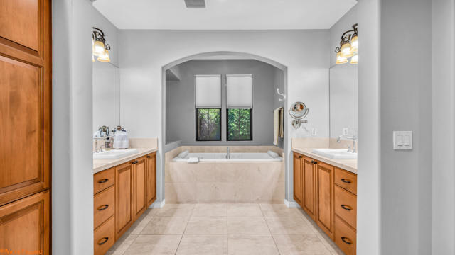51865 Via Bendita, La Quinta CA: https://media.crmls.org/mediaz/9aece24d-d35b-41b2-9610-4c3423be0f56.jpg