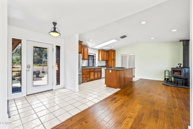 Detail Gallery Image 3 of 32 For 32500 Gibney Ln, Fort Bragg,  CA 95437 - 3 Beds | 3 Baths