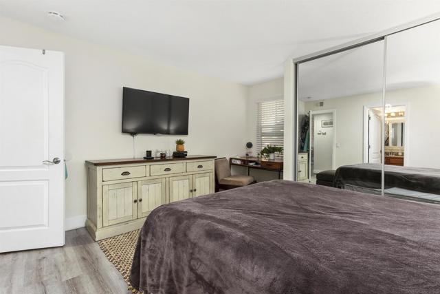 530 Calle Montecito, Oceanside CA: https://media.crmls.org/mediaz/9aed7702-cc45-4c87-bd5b-758edec5c750.jpg