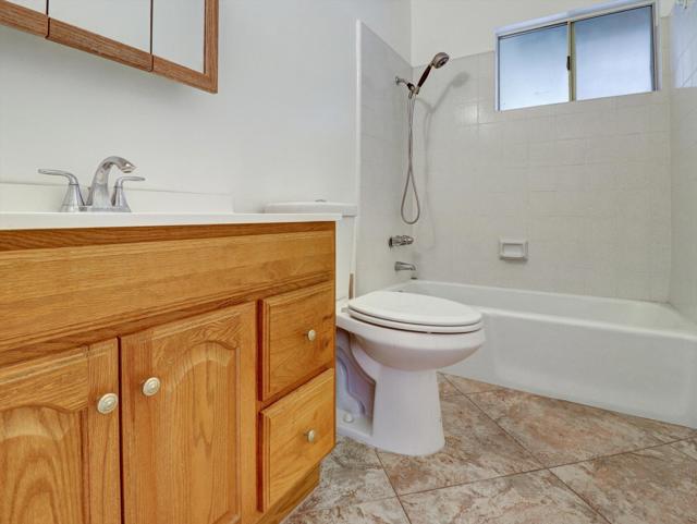9980 Hoylake Road, Desert Hot Springs CA: https://media.crmls.org/mediaz/9aed9c82-9d29-40d8-8958-52033f208bce.jpg