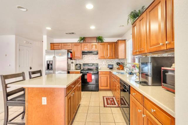 2385 N Mountainside Drive, Los Banos CA: https://media.crmls.org/mediaz/9aee0cd5-cfc7-4daf-8794-f6cc5c0e2651.jpg