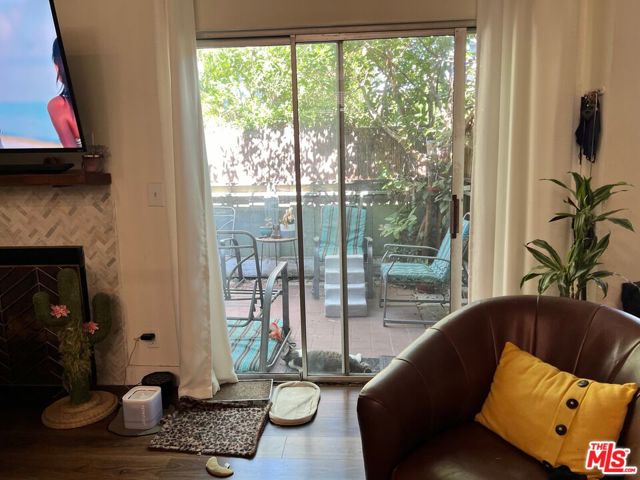 13609 Valerio Street, Van Nuys CA: https://media.crmls.org/mediaz/9aee5486-3ba4-432d-80b0-8518353f3e8d.jpg