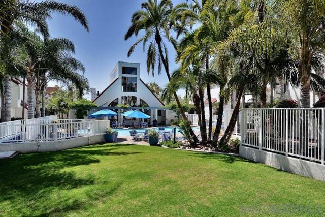 701 Kettner Blvd, San Diego CA: https://media.crmls.org/mediaz/9aee57f8-adb2-4169-af30-551db9a250d2.jpg