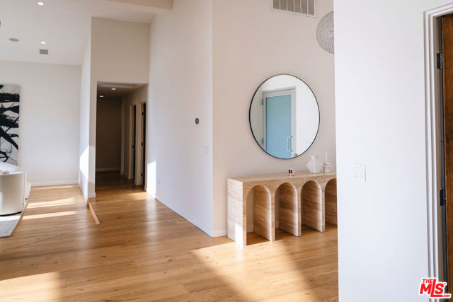 3423 Scadlock Lane, Sherman Oaks CA: https://media.crmls.org/mediaz/9aee58eb-cf6b-4f2c-b0b0-b92b0b21a960.jpg