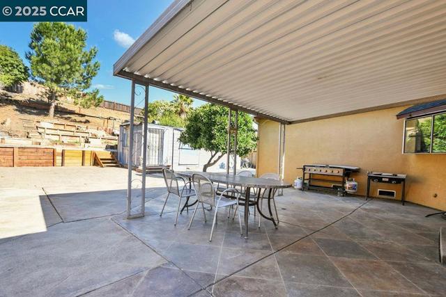 2256 CONCORD DR, Pittsburg CA: https://media.crmls.org/mediaz/9aee88b8-4d36-49e2-b148-cf466afef134.jpg