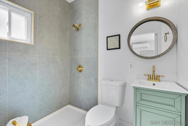 2039 Winnett St, San Diego CA: https://media.crmls.org/mediaz/9aeec157-46b2-42aa-ad96-34b15e08b6af.jpg