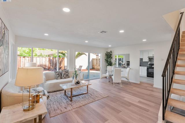 3856 Jacana Lake Ct, Fremont CA: https://media.crmls.org/mediaz/9aeefdf7-1a77-4c73-b3ec-5037db1f0dfe.jpg