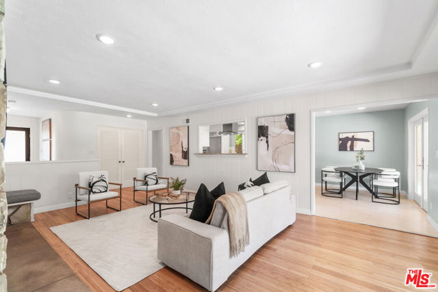 5210 S Corning Avenue, Los Angeles CA: https://media.crmls.org/mediaz/9aef0e92-1ab9-4bc5-a691-a5b11b36f535.jpg