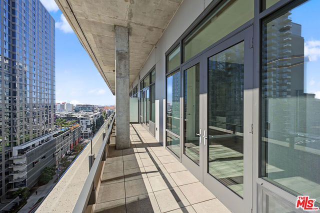 1111 South GRAND Avenue, PH6 photo 36