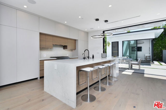 5316 Lennox, Sherman Oaks CA: https://media.crmls.org/mediaz/9aef8430-b577-4146-98ba-d51744b279bc.jpg