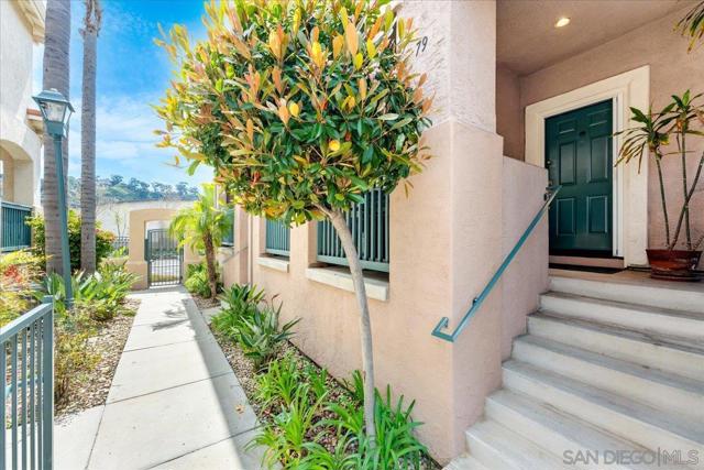 938 Camino De La Reina, San Diego CA: https://media.crmls.org/mediaz/9aefbd5d-1900-4c1e-8f82-214ad63c244b.jpg