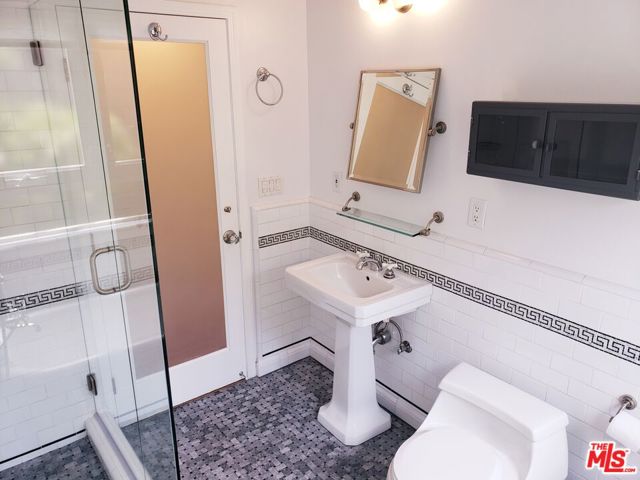 1710 Oakwood Street, Pasadena CA: https://media.crmls.org/mediaz/9af0c161-5848-4df2-9915-b19c6a5470f3.jpg