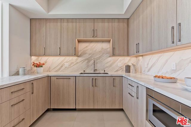300 N Swall Drive, Beverly Hills CA: https://media.crmls.org/mediaz/9af1c8b8-168d-4b1c-a1c8-180b93f2e7e2.jpg