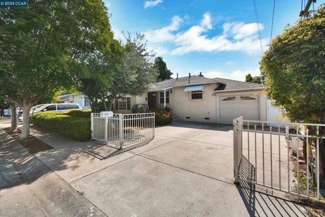 973 Paradise Blvd, Hayward CA: https://media.crmls.org/mediaz/9af1f629-ffc9-4c08-9bbf-4a5590943c9b.jpg