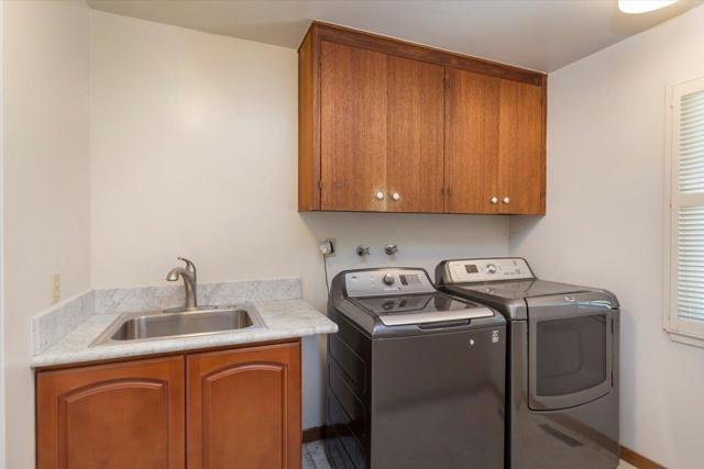 13434 Old Oak Way, Saratoga CA: https://media.crmls.org/mediaz/9af38fb1-05db-4b3b-89f3-ac89f867a448.jpg