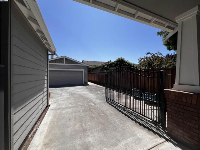 2344 Treadwell St, Livermore CA: https://media.crmls.org/mediaz/9af390b0-1f6a-4e91-8f03-a82fb4dc4e54.jpg