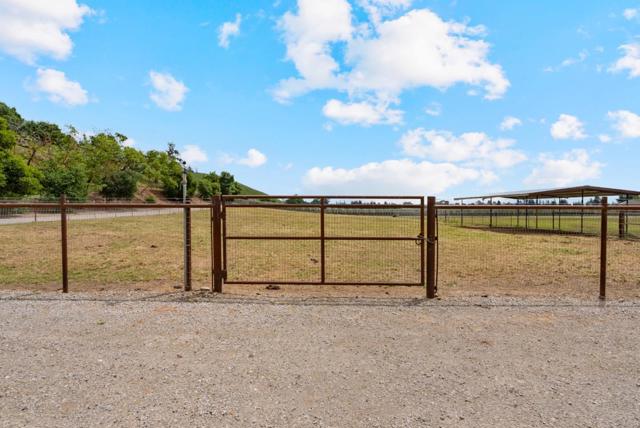 804 Comstock Road, Hollister CA: https://media.crmls.org/mediaz/9af3c10c-b0d3-490b-9d6c-5fe44f18ff19.jpg