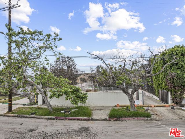 595 Radcliffe Avenue photo 2