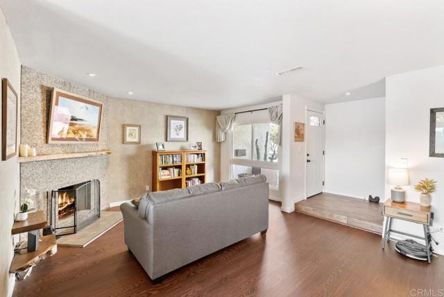 Detail Gallery Image 5 of 34 For 6986 Caminito Perico, San Diego,  CA 92119 - 2 Beds | 2/1 Baths