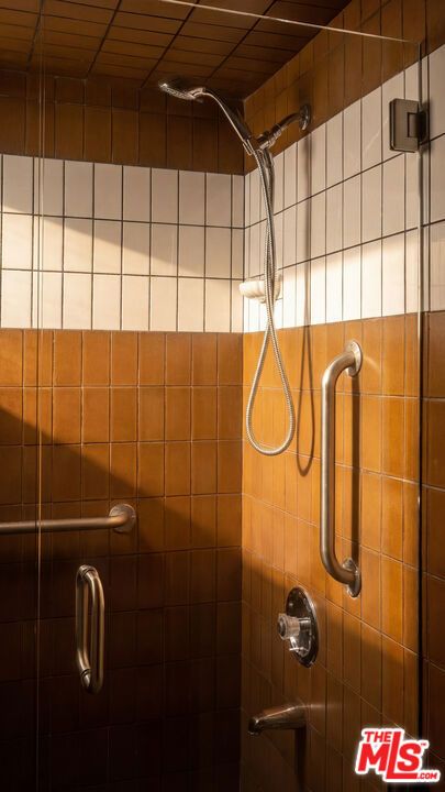 https://media.crmls.org/mediaz/9af531d3-dfd5-4173-836e-f9f0949b782b.jpg?preset=X-Large