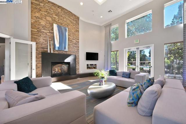 701 Gibson Dr, Roseville CA: https://media.crmls.org/mediaz/9af5f68c-9206-41b7-b797-d088fccac67f.jpg