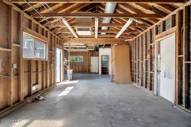 2327 Royal Avenue, Simi Valley CA: https://media.crmls.org/mediaz/9af6e541-278d-4d28-aa07-118d470d5575.jpg