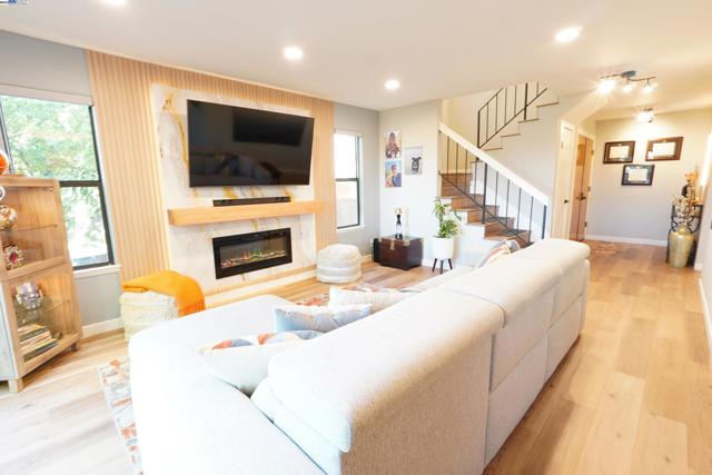 Image 6 of 29 For 19007 Mount Hood Way