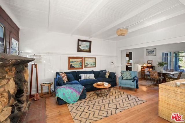 860 Old Topanga Canyon Road, Topanga CA: https://media.crmls.org/mediaz/9af798c2-0bb3-4ea4-871c-f0889c0542c9.jpg
