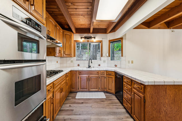 27157 Peninsula Drive, Lake Arrowhead, CA 92352