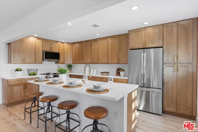 3815 W 60th Street, Los Angeles CA: https://media.crmls.org/mediaz/9af7bdf4-b9ca-4073-a946-223d23a1ba92.jpg