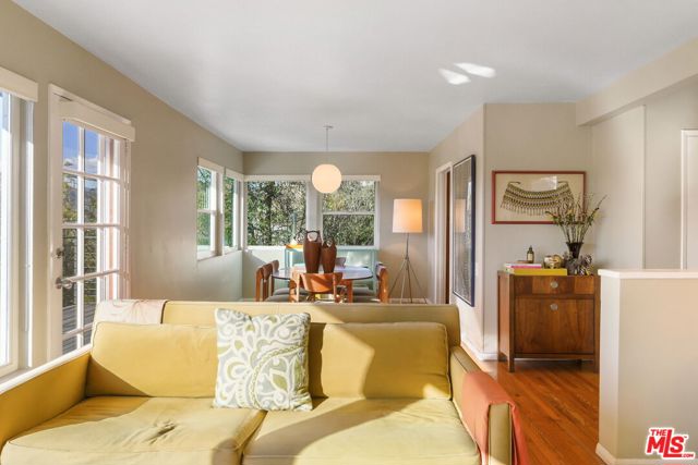 1313 Corona Drive, Glendale CA: https://media.crmls.org/mediaz/9af7ca7a-f955-44dc-83a2-3fd3cd577779.jpg
