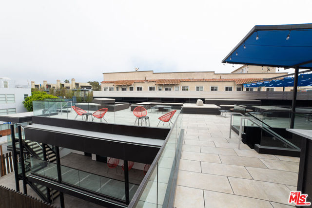 14 Brooks Avenue, Venice CA: https://media.crmls.org/mediaz/9af7f657-e4cc-4b5e-bbbc-8b5aba2db6ca.jpg