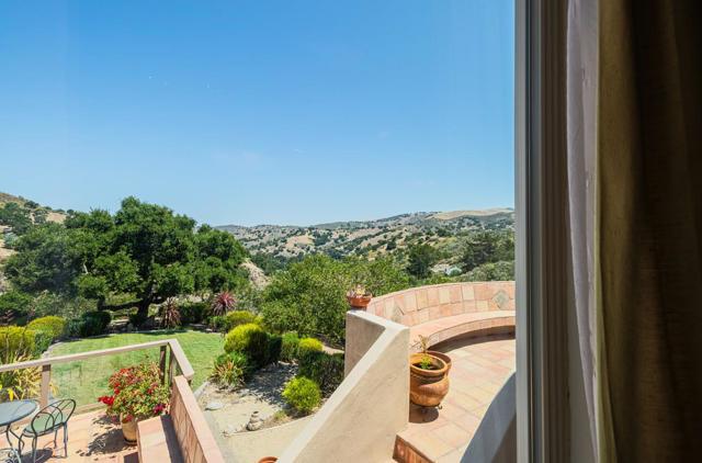 15847 Pleasant Valley Lane, Salinas CA: https://media.crmls.org/mediaz/9af7fa4d-15c1-41bd-8b77-1f76167df842.jpg