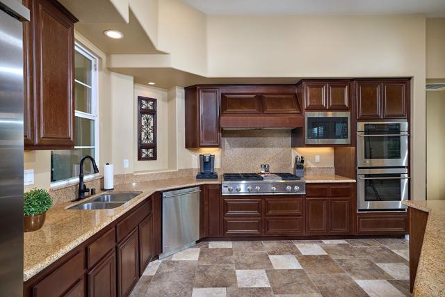 Detail Gallery Image 12 of 50 For 5617 Hidden Grove Way, Bonsall,  CA 92003 - 4 Beds | 3/1 Baths