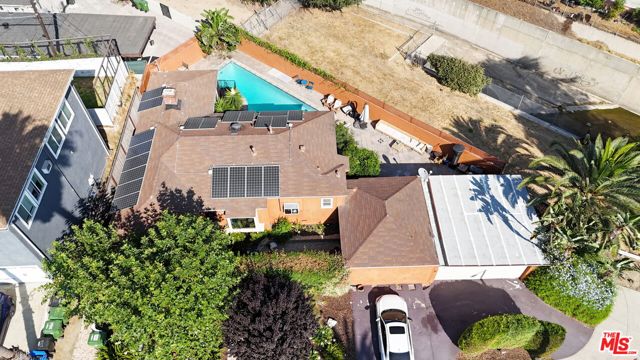 1807 Cochran Place, Los Angeles CA: https://media.crmls.org/mediaz/9af8d0c1-48f6-42f4-b5d6-14263a32c406.jpg