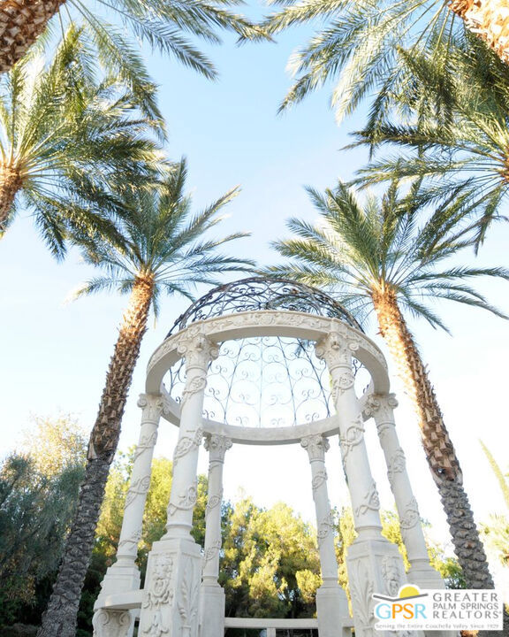 https://media.crmls.org/mediaz/9af8d22d-3941-4778-8e53-422ec2f6ecf4.jpg?preset=X-Large
