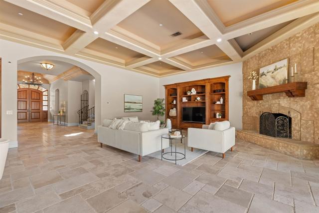 Detail Gallery Image 6 of 67 For 2428 Catalina Ave, Vista,  CA 92084 - 5 Beds | 5/1 Baths