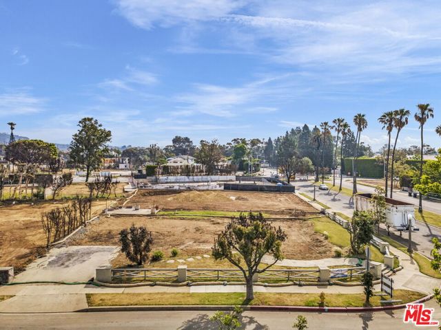 14827 Pampas Ricas Boulevard, Pacific Palisades CA: https://media.crmls.org/mediaz/9af908c7-dc1f-446e-9479-c71249e4d22e.jpg