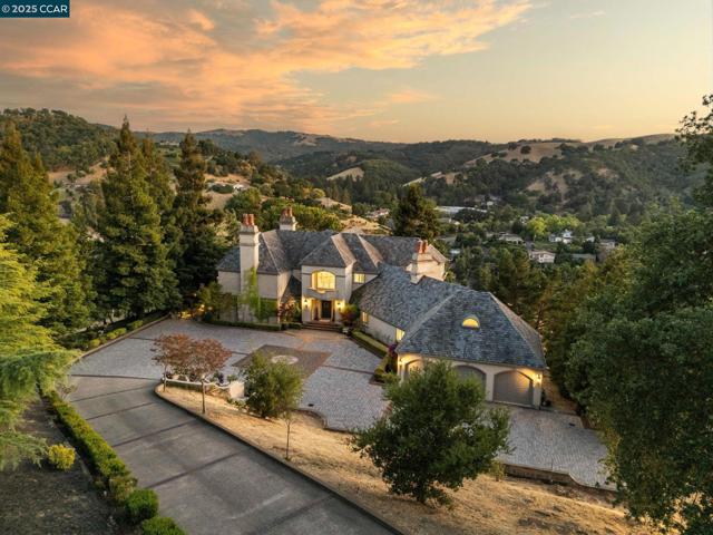 4860 Venner Rd, Martinez CA: https://media.crmls.org/mediaz/9af92863-6430-4c45-abaf-f68af7813e14.jpg