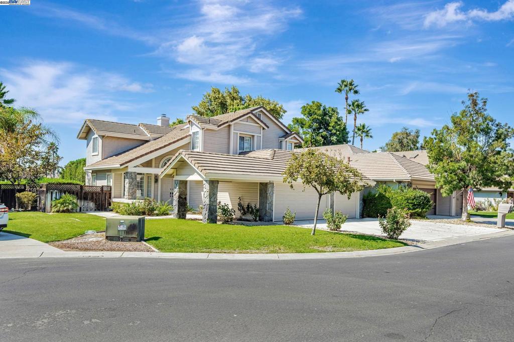 2236 Colonial Ct