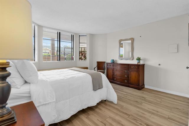 3130 Avenida de Portugal 101, San Diego CA: https://media.crmls.org/mediaz/9af9b13b-3c44-44b7-ac6e-916ded79780d.jpg